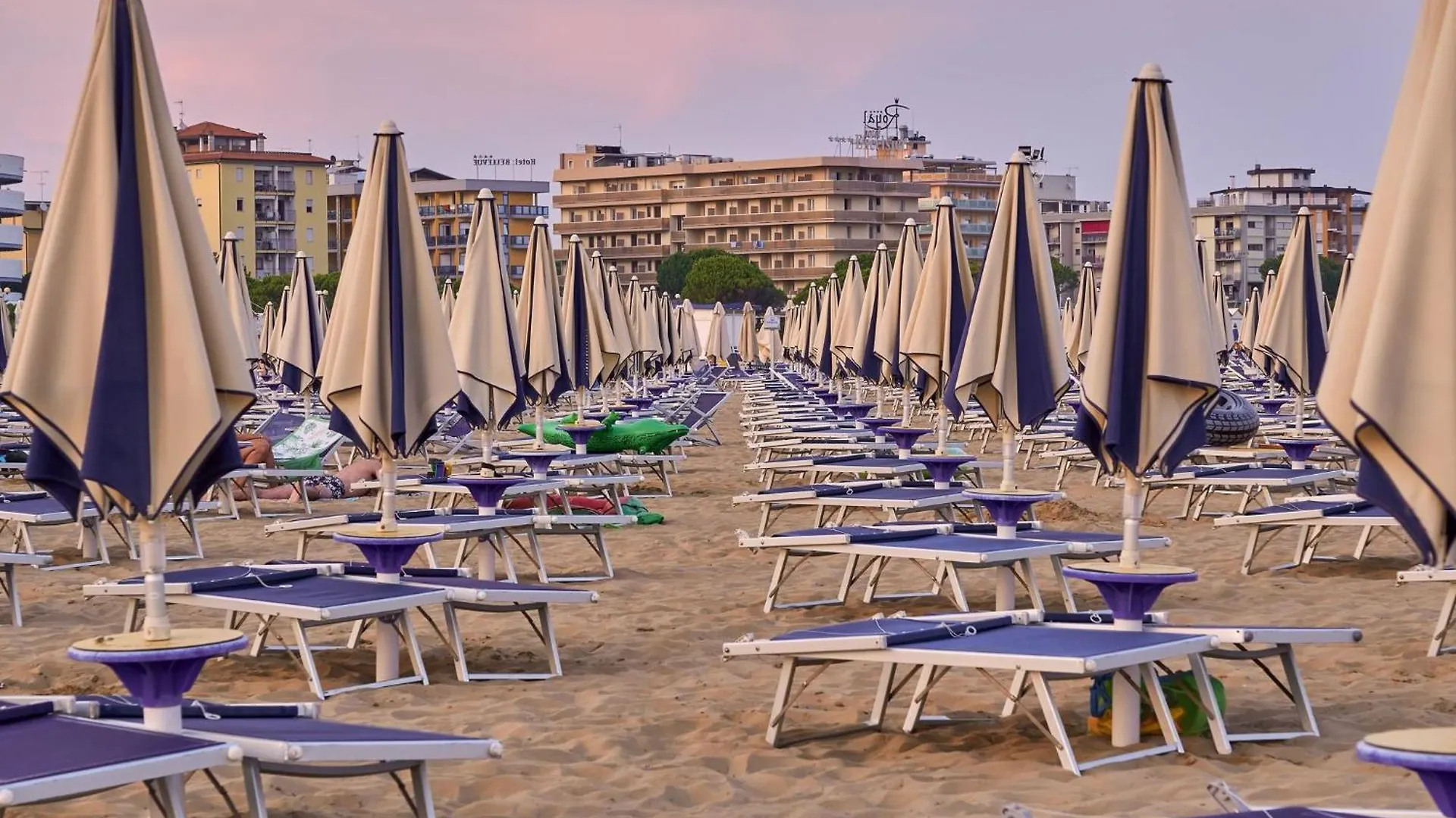 Apartment Colorful Living Central Bibione