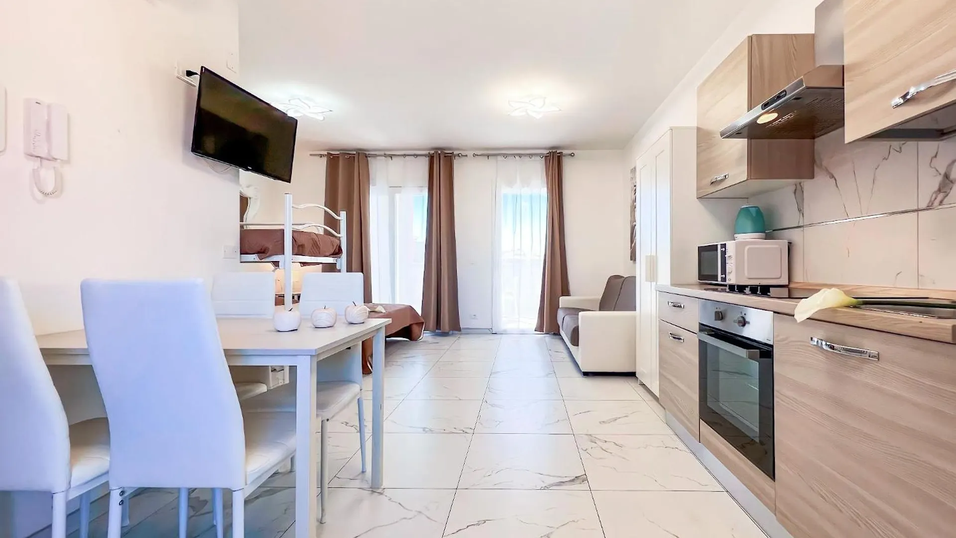 Apartment Colorful Living Central Bibione
