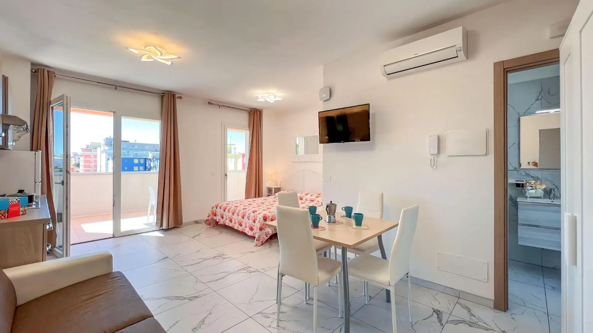 Colorful Living Central Bibione Apartment
